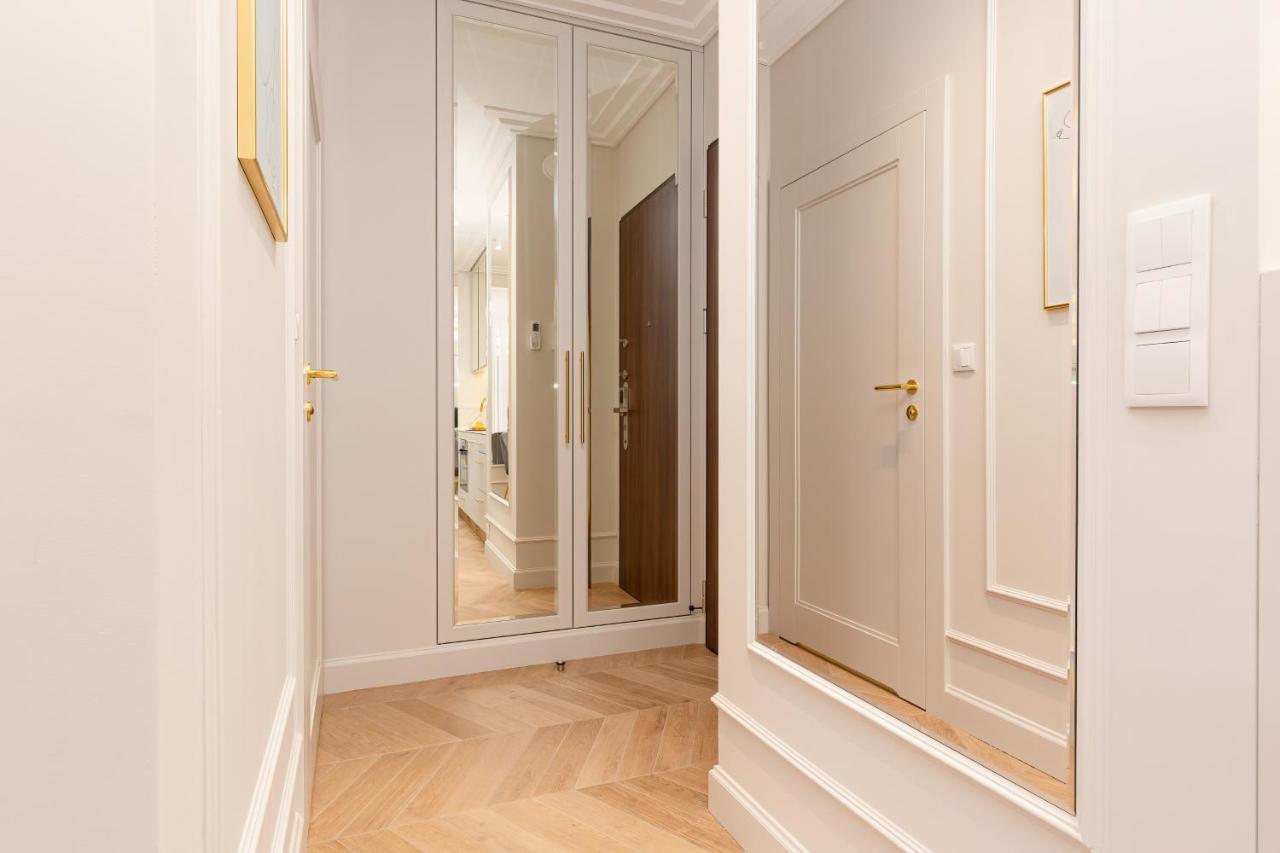 Mennica Residence Central Apartment By Renters Prestige Варшава Екстериор снимка