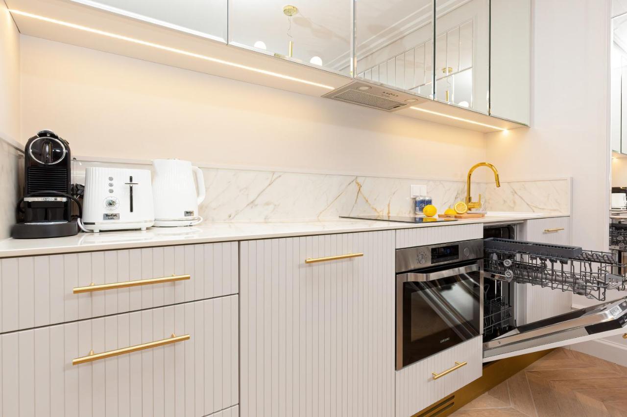 Mennica Residence Central Apartment By Renters Prestige Варшава Екстериор снимка