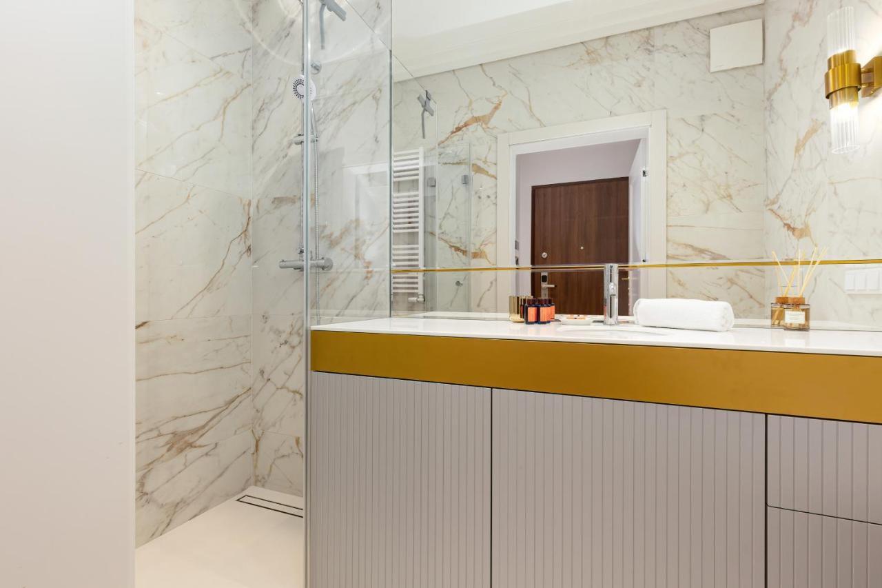 Mennica Residence Central Apartment By Renters Prestige Варшава Екстериор снимка