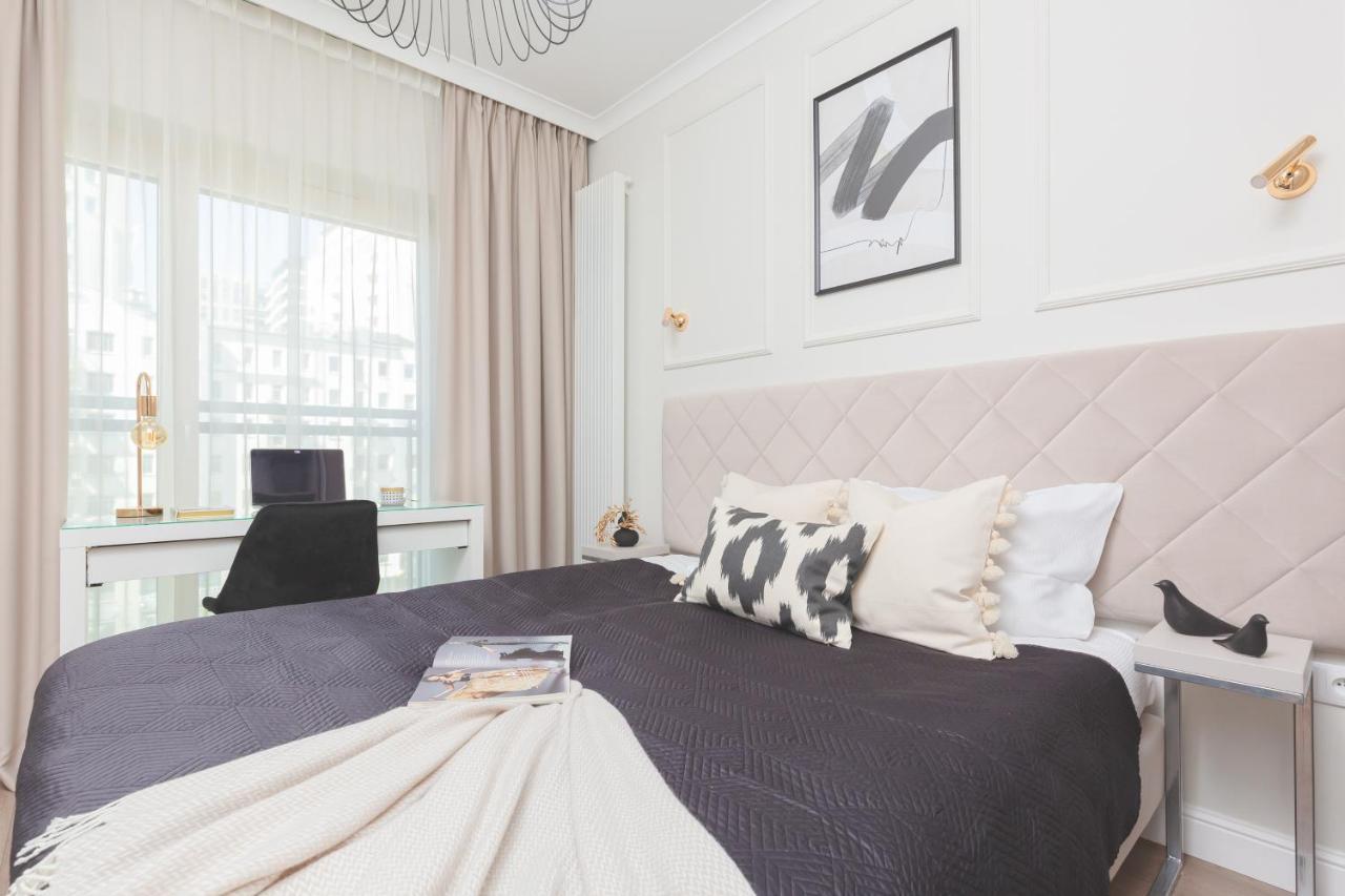 Mennica Residence Central Apartment By Renters Prestige Варшава Екстериор снимка
