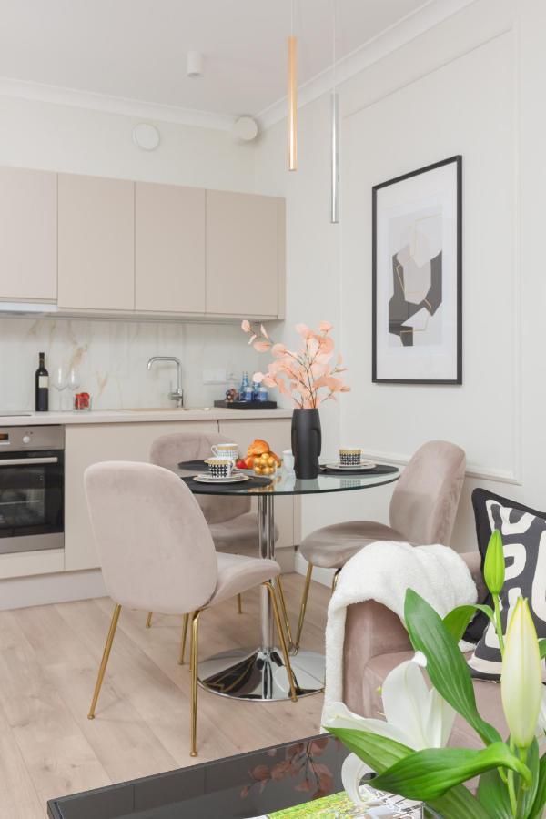 Mennica Residence Central Apartment By Renters Prestige Варшава Екстериор снимка