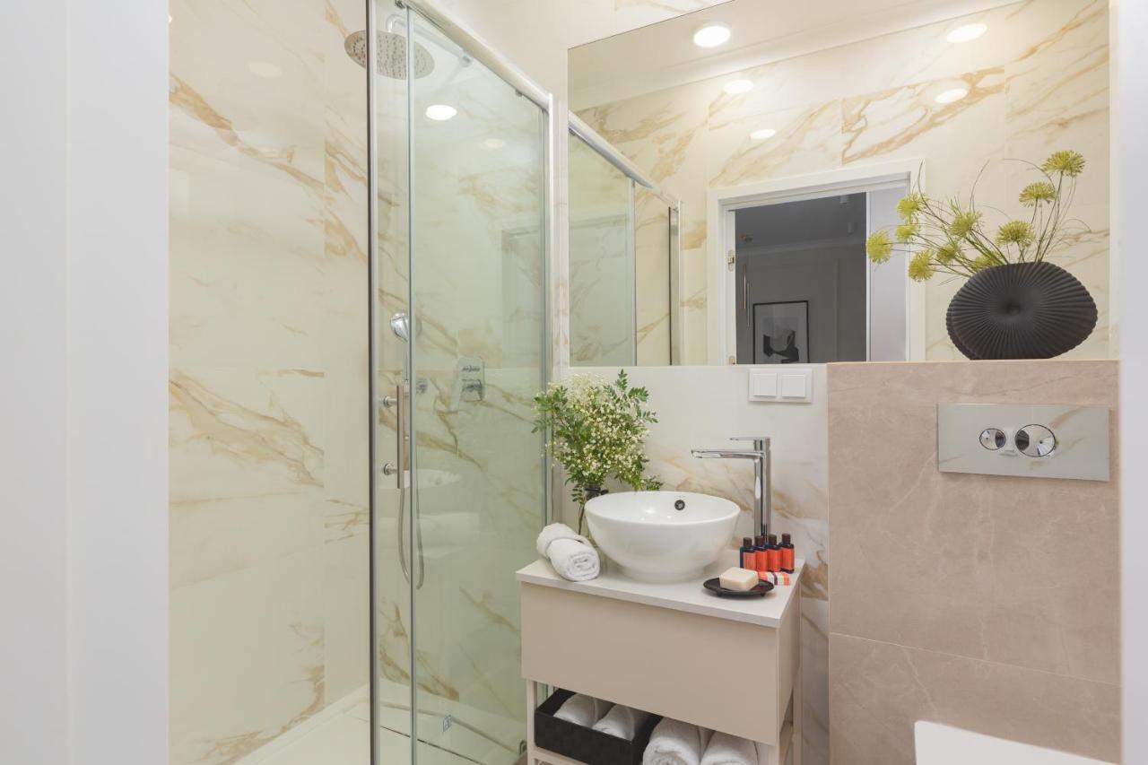 Mennica Residence Central Apartment By Renters Prestige Варшава Екстериор снимка