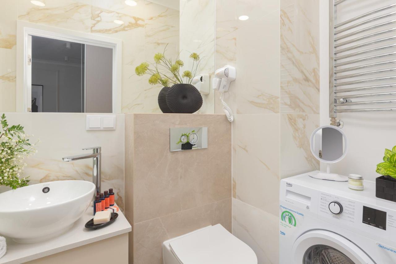 Mennica Residence Central Apartment By Renters Prestige Варшава Екстериор снимка