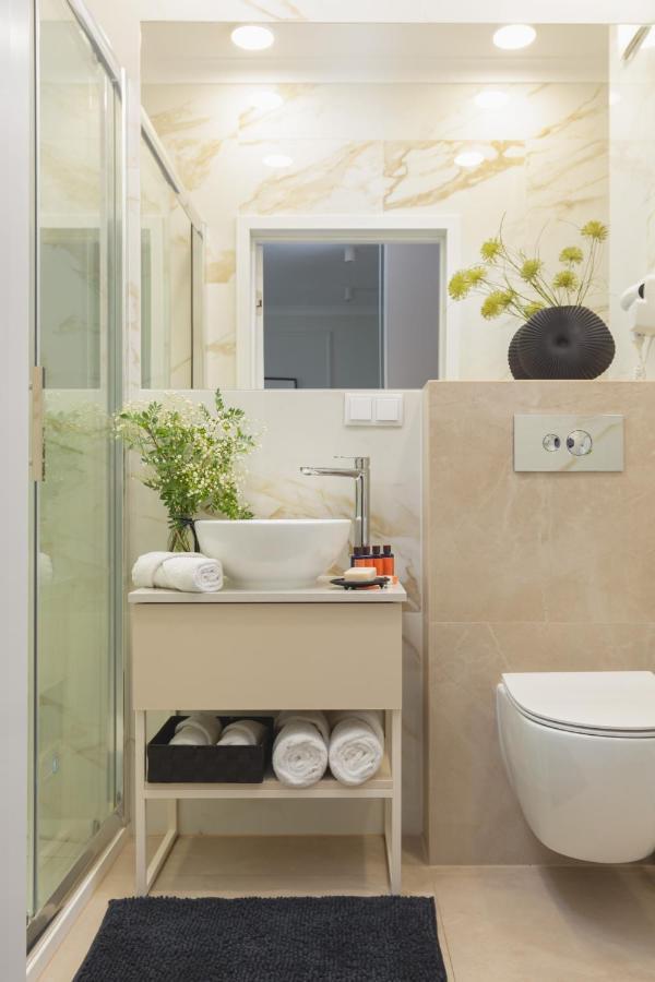 Mennica Residence Central Apartment By Renters Prestige Варшава Екстериор снимка