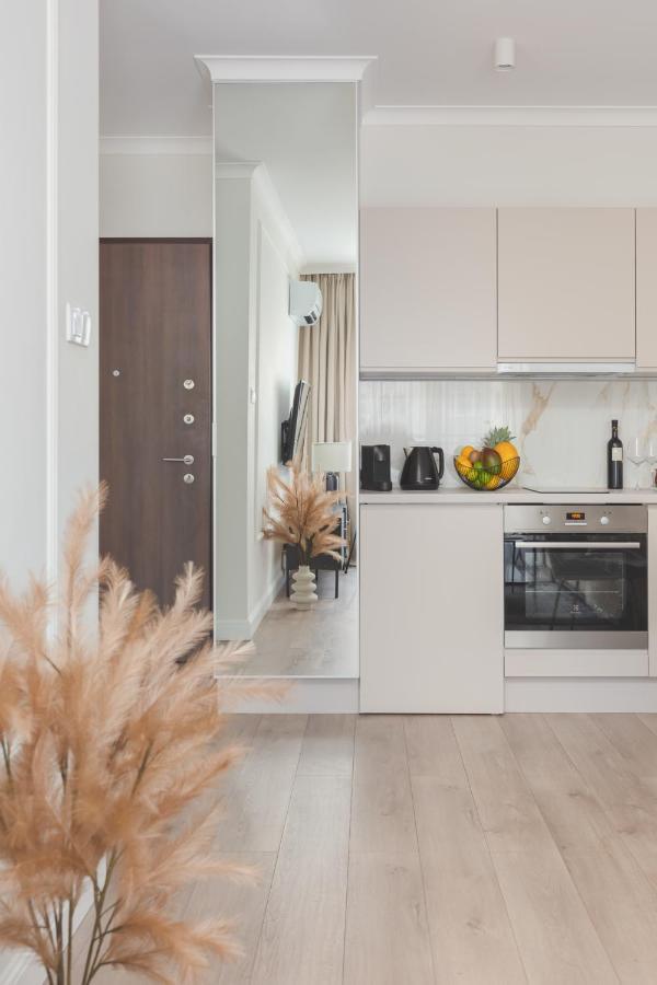 Mennica Residence Central Apartment By Renters Prestige Варшава Екстериор снимка