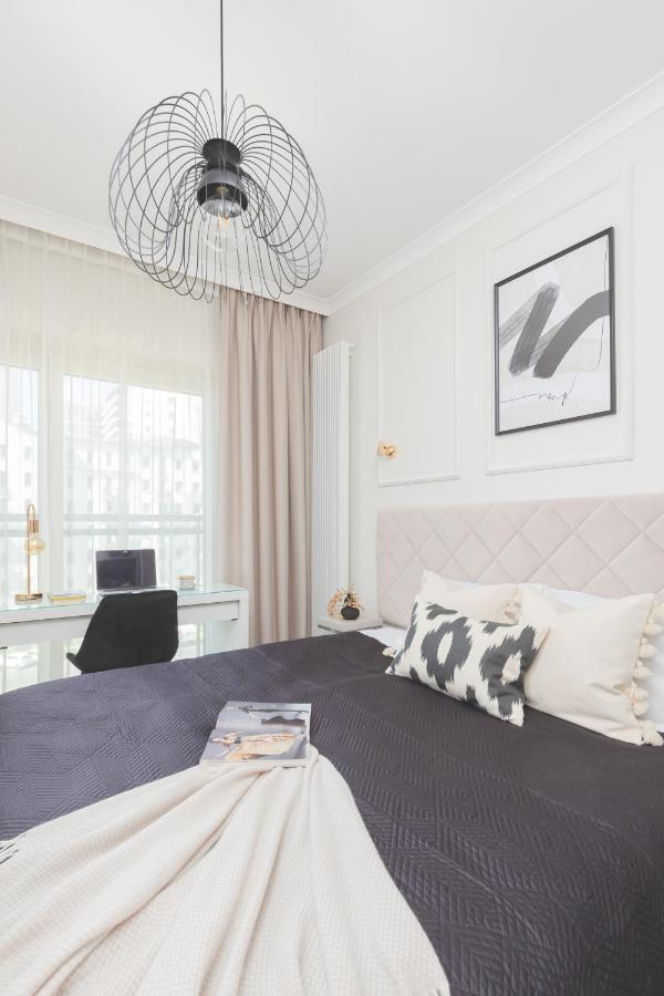 Mennica Residence Central Apartment By Renters Prestige Варшава Екстериор снимка